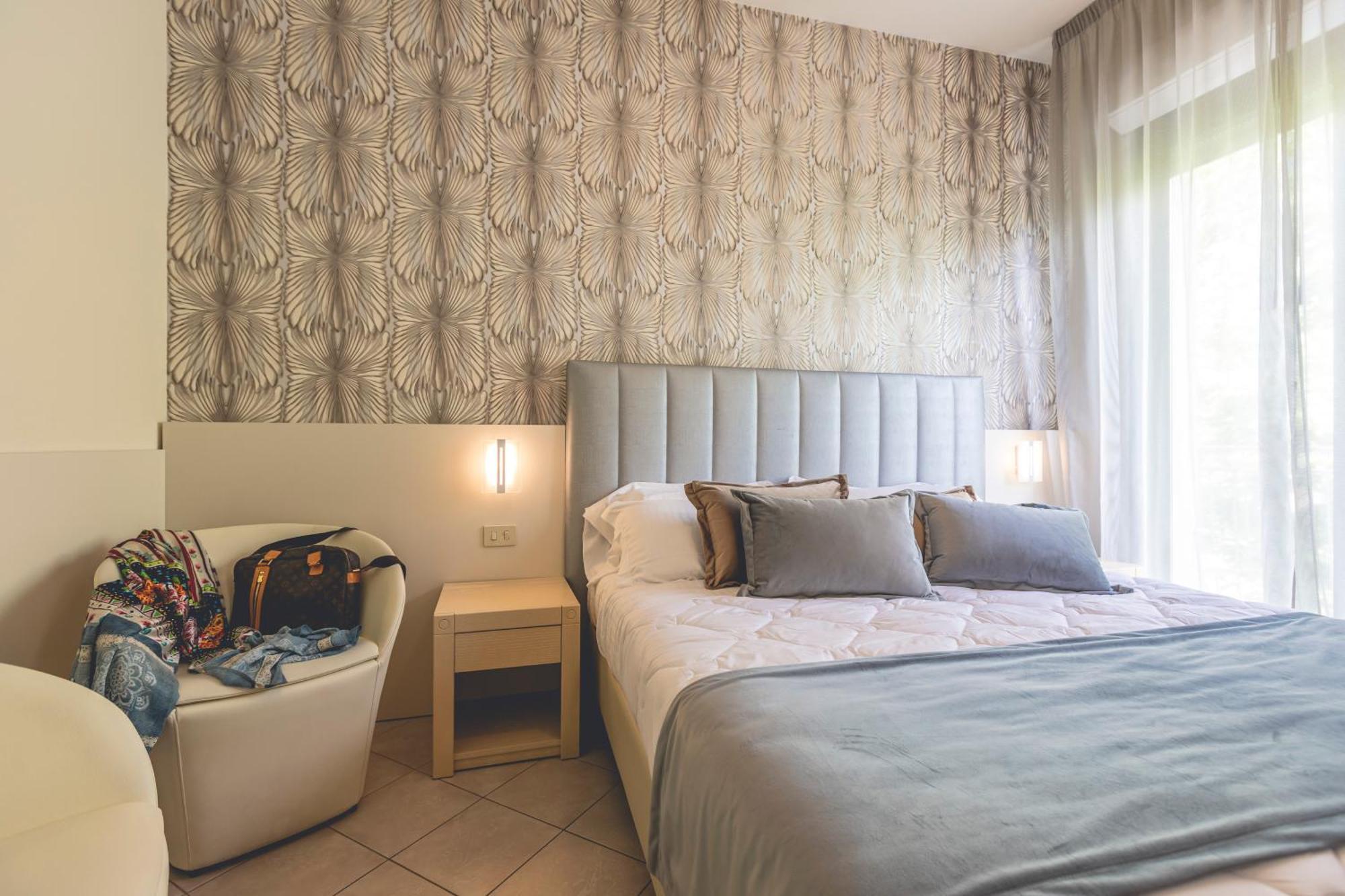 Hotel Athena Червия Экстерьер фото