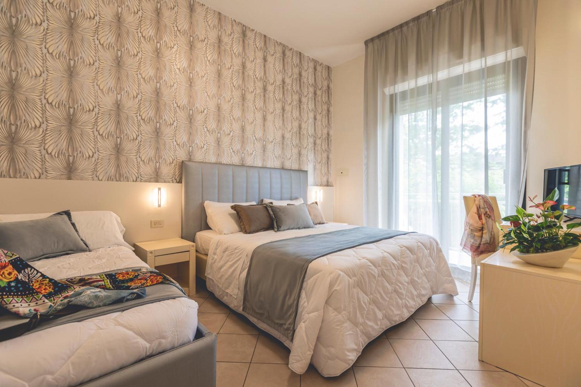 Hotel Athena Червия Экстерьер фото
