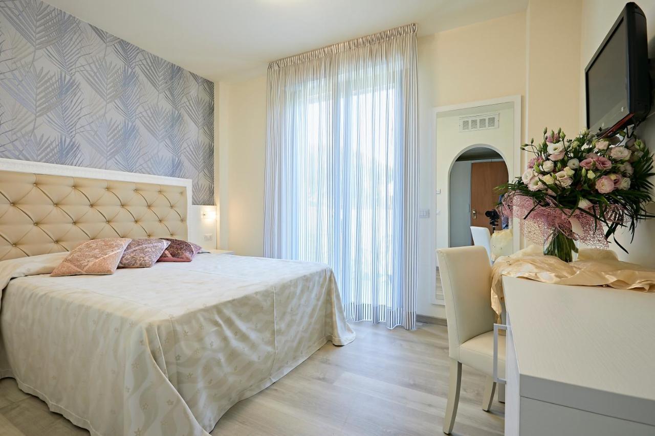 Hotel Athena Червия Экстерьер фото
